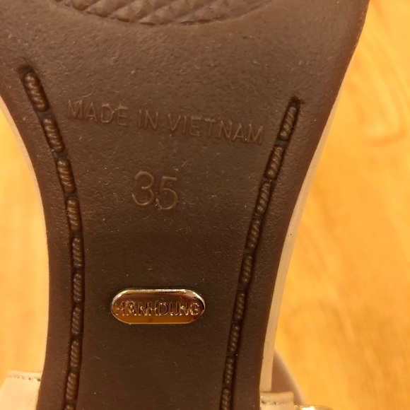 Brown & Tan Thick Heels with Gold Trim - Picture 6 of 7